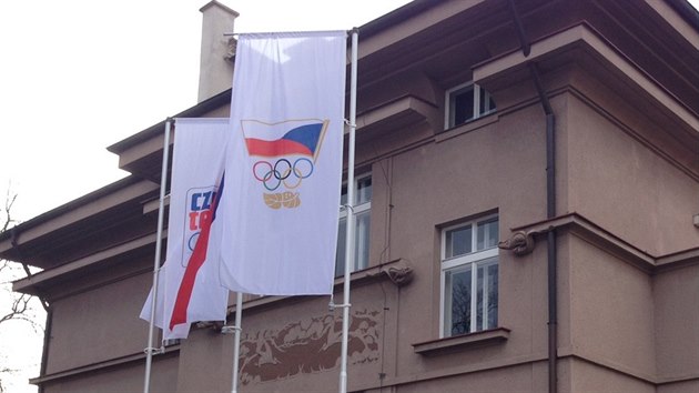 Do prask kancele eskho olympijskho vboru piel ve tvrtek 6. nora balek, kter se nezdl jedn ze zamstnanky. Zavolala proto policii. Ta v balku nala propagan pedmty. (6. 2. 2014)