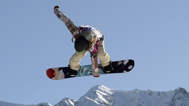 S JISTOTOU. Jamie Andersonová v kvalifikaci slopestylu snowboardistek na