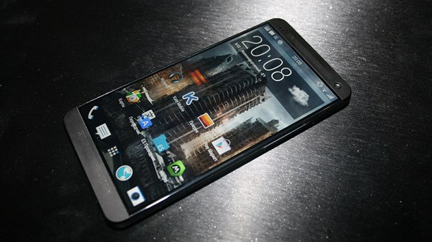 dajn podoba HTC M8, nstupce HTC One