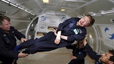 Zábr z roku 2007, kdy se Stephen Hawking vydal na krátký parabolický let ve...
