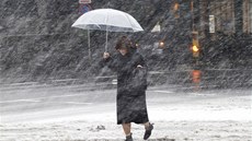 Japonci se potýkají se silným sněžení i větrem (Tokio, 8. února 2014) Japonci se potýkají se silným sněžení i větrem (Tokio, 8. února 2014)