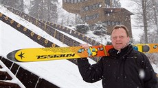 Na těchto můstcích v Harrachově se Pavel Ploc (který pózuje se svými starými... Na těchto můstcích v Harrachově se Pavel Ploc (který pózuje se svými starými...