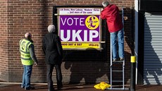 Pedvolební plakát UKIP v Manchesteru. Populistická protiimigrantská strana...