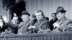 1982. Tajemník ÚV KSČ Vasil Biľak (první zprava) při tradičním prvomájovém... 1982. Tajemník ÚV KSČ Vasil Biľak (první zprava) při tradičním prvomájovém...