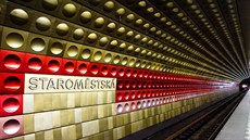 Linku A praského metra zdobí lisované hliníkové dladice. Interiér kadé ze...