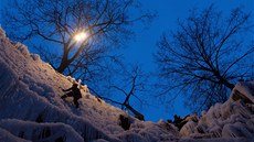 Od soboty je v liberecké Mlýnské ulici lezcům k dispozici umělá ledová stěna. Od soboty je v liberecké Mlýnské ulici lezcům k dispozici umělá ledová stěna.