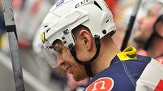 JAK Z TOHO VEN? Jozef Balej marně dumá, jak ukončit krizi hokejových Pirátů.... JAK Z TOHO VEN? Jozef Balej marně dumá, jak ukončit krizi hokejových Pirátů....