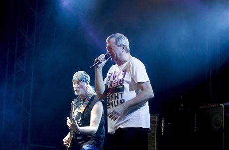Deep Purple na koncertu 14. února 2014 v Pardubicích