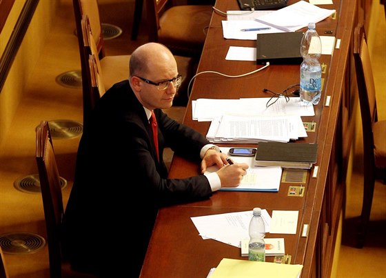 emeslníkm dal premiér Bohuslav Sobotka pi interpelacích anci, e se elektronické evidenci treb vyhnou