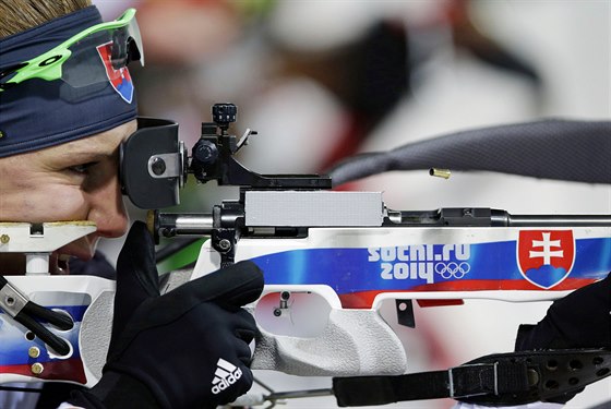 Slovensk biatlonistka Anastasia Kuzminov ve sthacm zvodu na 10 kilometr....