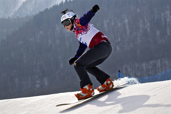 eka Eva Samková pi kvalifikaním závodu ve snowboardcrossu. (16. února 2014)