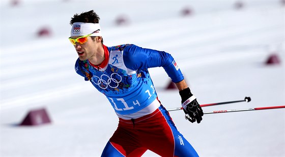 eský bec na lyích Duan Koíek v olympijském tafetovém závodu na 4x10...