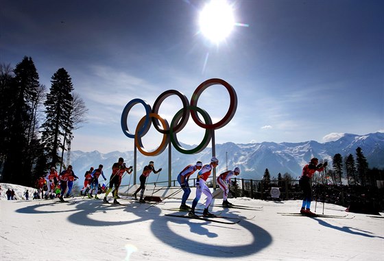 Bci na lyích ve tafetovém závodu na 4x10 kilometr. (16. února 2014)