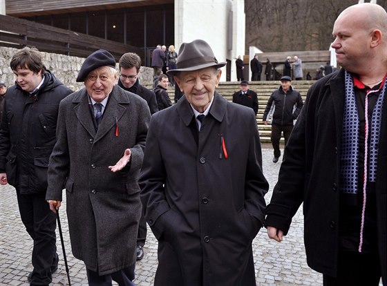 Bývalí vysocí komunistití funkcionái Jan Fojtík (vlevo) a Milou Jake (druhý...