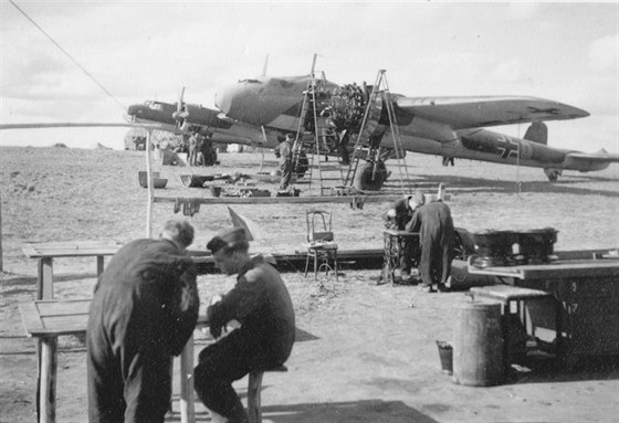 Momentka z jednoho leti bombardovací eskadry 255 poízená bhem roku 1938. Moná e práv tyto bombardéry mly 1. íjna 1938 svrhnout bomby na eské Budjovice.