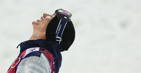 Americký lya David Wise se raduje, byl nejlepí v olympijské U-ramp.