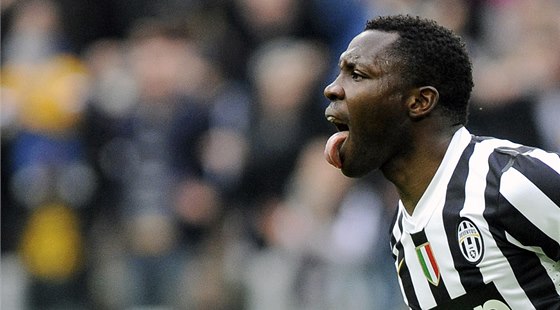 Kwadwo Aasamoah z Juventusu slaví svj gól proti Chievu Verona.