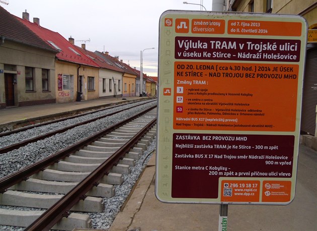 Pokládání nových kolejí na tramvajovou tra Hercovka - Trojská 