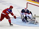 Ruský hokejista Alexandr Radulov promnil samostatný nájezd. (16. února 2014)