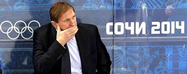 Reprezentační kouč Alois Hadamczik po prohraném utkání s USA. (19. února 2014) Reprezentační kouč Alois Hadamczik po prohraném utkání s USA. (19. února 2014)