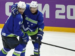 GL. Slovint hokejist Rok Tiar a Ane Kopitar oslavuj veden v utkn se