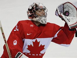 Kanadský gólman Carey Price chytá puk do lapaky v utkání proti Finsku.