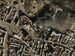 Satelitní snímek zachycující ást Kyjeva. Ukazuje kou vznáející se v úterý...