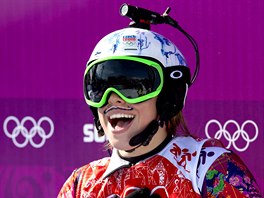 RADOST V CÍLI. Eva Samková vybojovala zlatou medaili ve snowboardcrossu. (16....