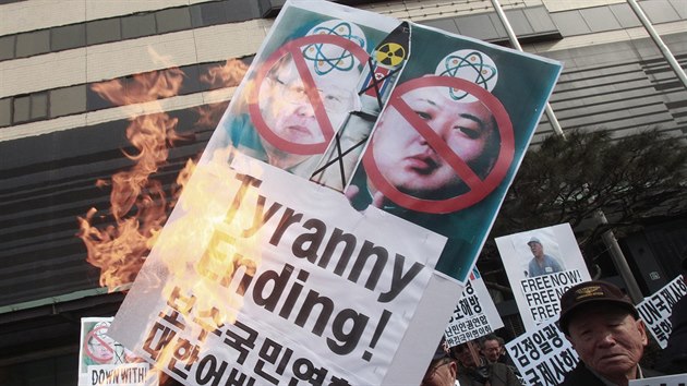 Protesty proti severokorejskmu reimu v Jin Koreji (16. nora 2014)