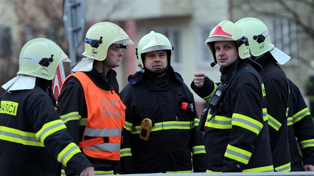 Porada pornk. tern nik plynu v centru Vykova (11. nora 2013. Hasii spolen s policisty evakuovali okolo t stovek lid.