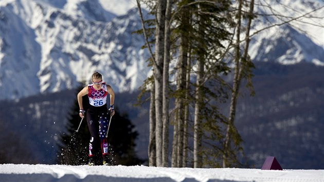 Americk bkyn na lych Sadie Bjornsenov v zvodu na deset kilometr klasickou technikou. (13. nora 2014)