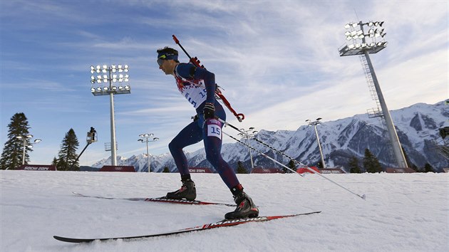 Norsk biatlonista Ole Einar Bjrndalen v zvodu na 20 kilometr. (13. nora 2014)