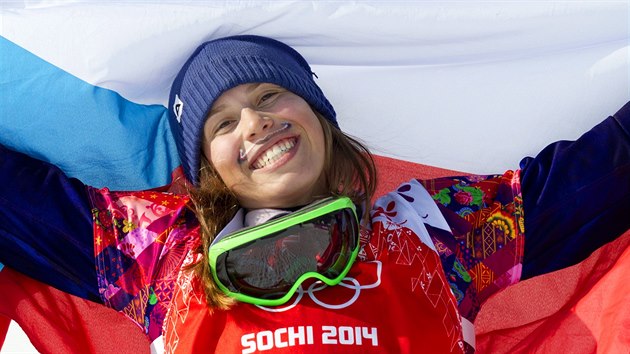 Eva Samkov suvernn ovldla olympijsk snowboardcross a dojela si pro zlatou medaili. (16. nora 2014)