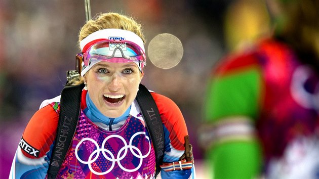 PEKVAPEN. esk biatlonistka Gabriela Soukalov vybojovala v olympijskm zvodu na 12,5 kilometru s hromadnm startem stbrnou medaili. (17. nora 2014)