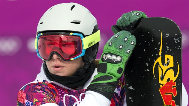 esk snowboardistka Ester Ledeck ve tvrtfinle paralelnho obho slalomu na olympijskch hrch v Soi. (19. nora 2014)