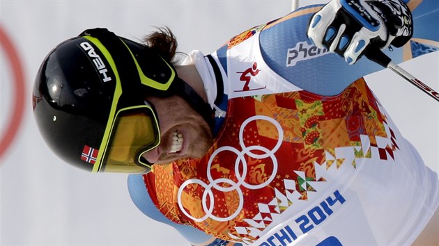 Norsk lya Kjetil Jansrud slav  v cli olympijskho superobho slalomu.
