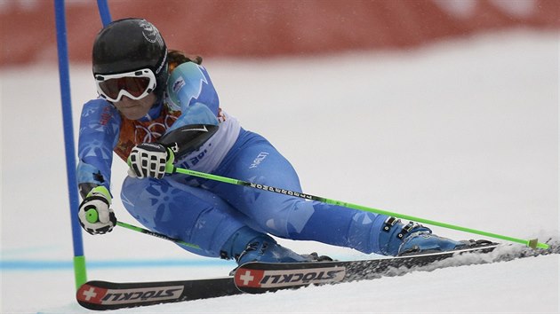 Lyaka Tina Mazeov ze Slovinska na trati obho slalomu.
