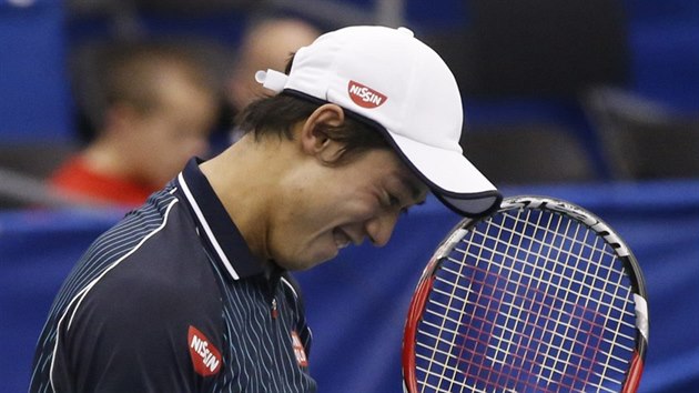Japonsk tenista Kei Niikori se raduje z spnho deru.