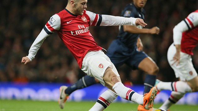 PL WILSHERE. Tenhle steleck pokus zlonka Arsenalu Jacka Wilshera v duelu proti Manchesteru United glem neskonil.