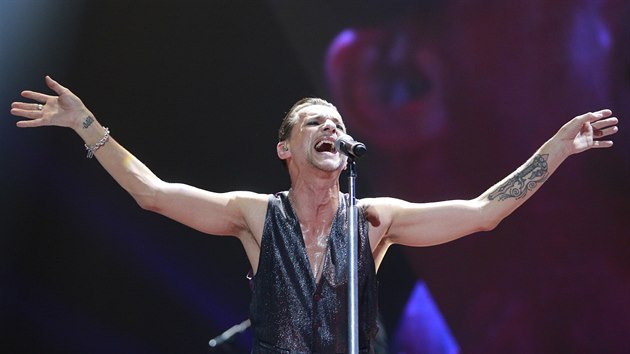 Depeche Mode nadchli 10.2. 2014 publikum ve vyprodan O2 arn.