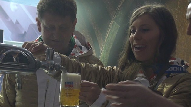 Eva Samková epuje pivo v olympijském dom