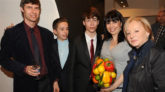 Nela Boudov, jej synov Dalibor a Andrej, jejich otec Jan Leke a hereina maminka Helena Boudov
