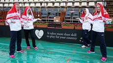 PROTEST. V době, kdy v Seville pršelo a nehrálo se, české tenistky zvažovaly,... PROTEST. V době, kdy v Seville pršelo a nehrálo se, české tenistky zvažovaly,...