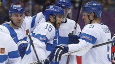 VYROVNÁNO. Hokejisté Finska slaví gól Tuoma Ruutua v utkání olympijského VYROVNÁNO. Hokejisté Finska slaví gól Tuoma Ruutua v utkání olympijského