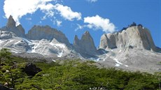 Las Tres Torres, tři věže masivu Paine, focené z údolí Valle del Francés. Las Tres Torres, tři věže masivu Paine, focené z údolí Valle del Francés.