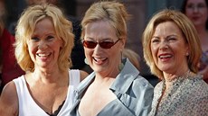 lenky skupiny ABBA Agnetha Fältskogová a Anni-Frid Lyngstadová (vpravo) s