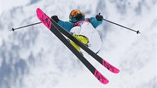 Australská akrobatická lyaka Anna Segalová pi finálové jízd ve slopestylu....