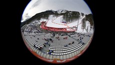 Prázdné tribuny v cíli sjezdových závod v Rosa Chutor Alpine Center. (9. února...