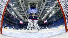 Gólman USA Jonathan Quick pi utkání proti Slovensku v ajba Aren v Soi. (13....