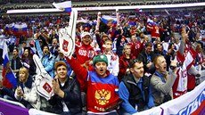 Fanouci bhem první tetiny olympijského hokejového utkání Rusko - Finsko v...